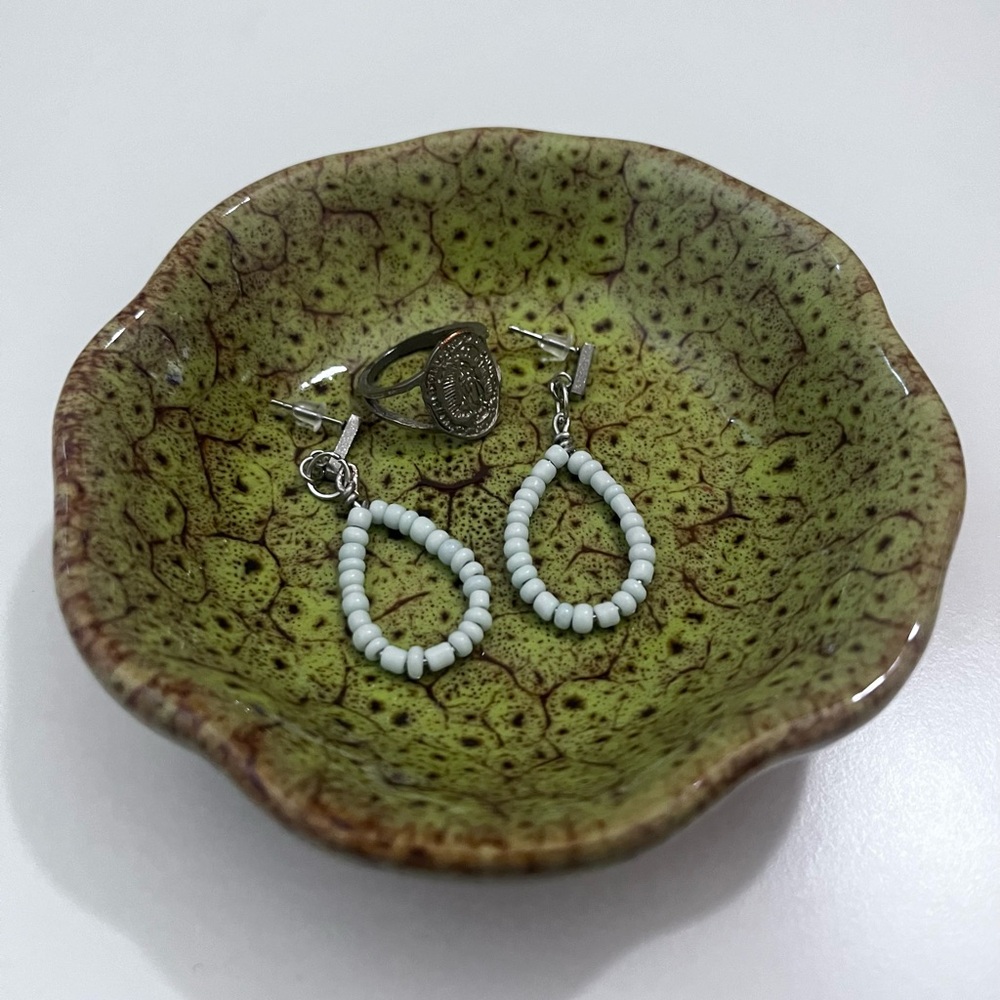 Hand crafted glass seed bead earrings. - Picture 1 of 2